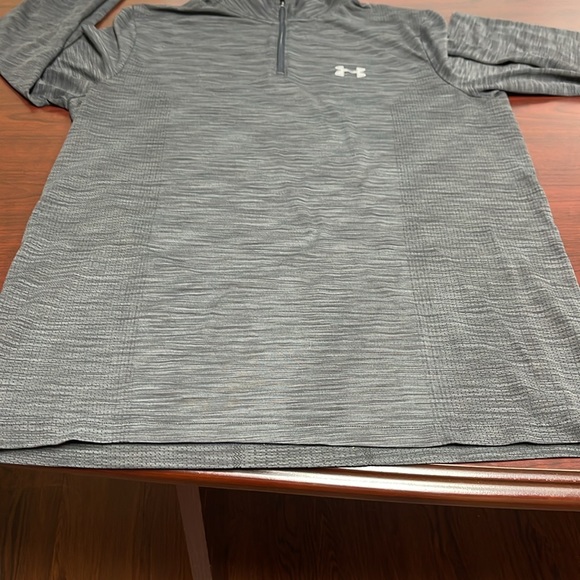 💦NWOT Under Armour  Sweater/Shirt, Color as metal/dark grey - Picture 5 of 7